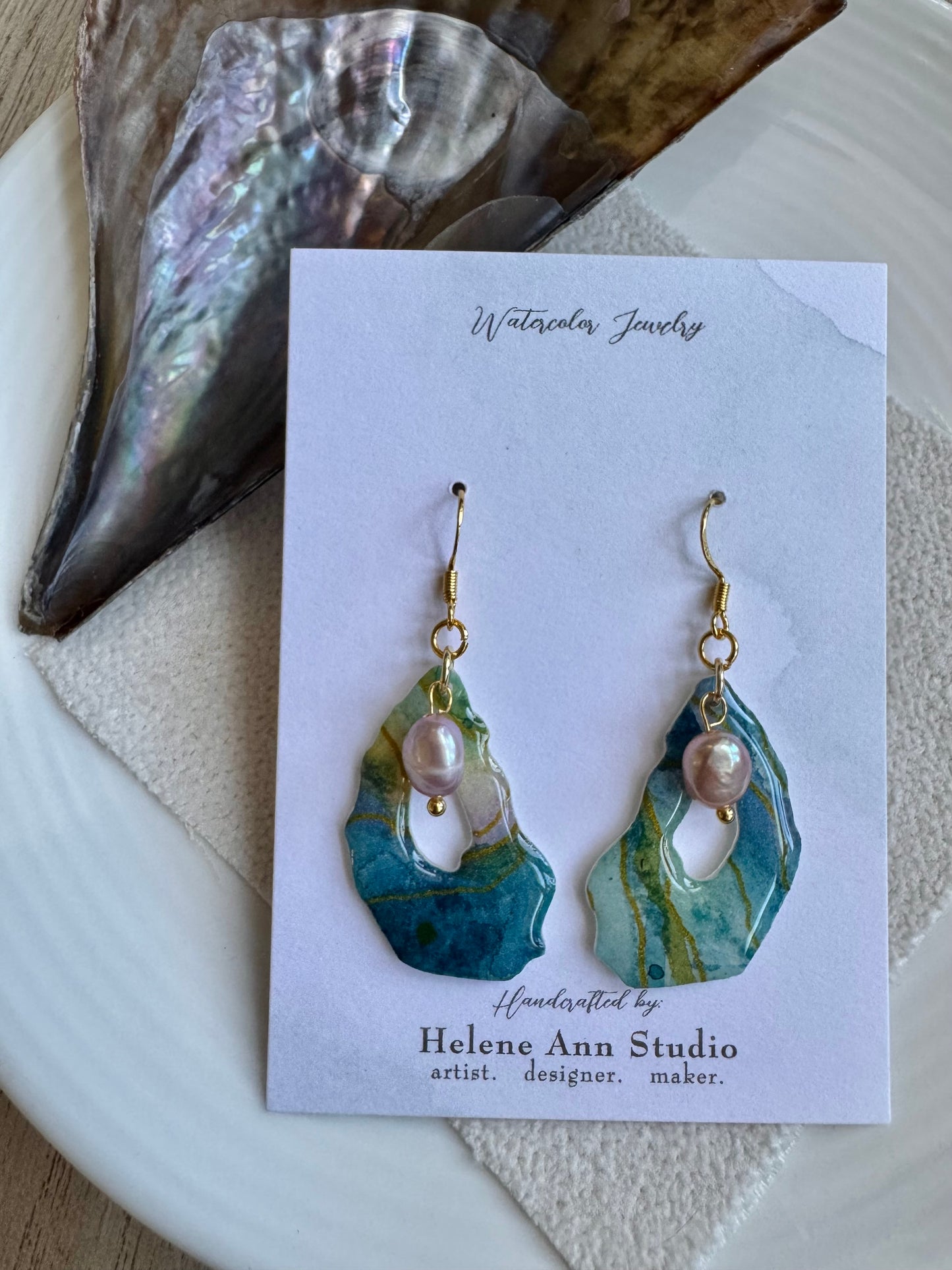 Blue Iridescence Collection: Oysters with Freshwater Pearls